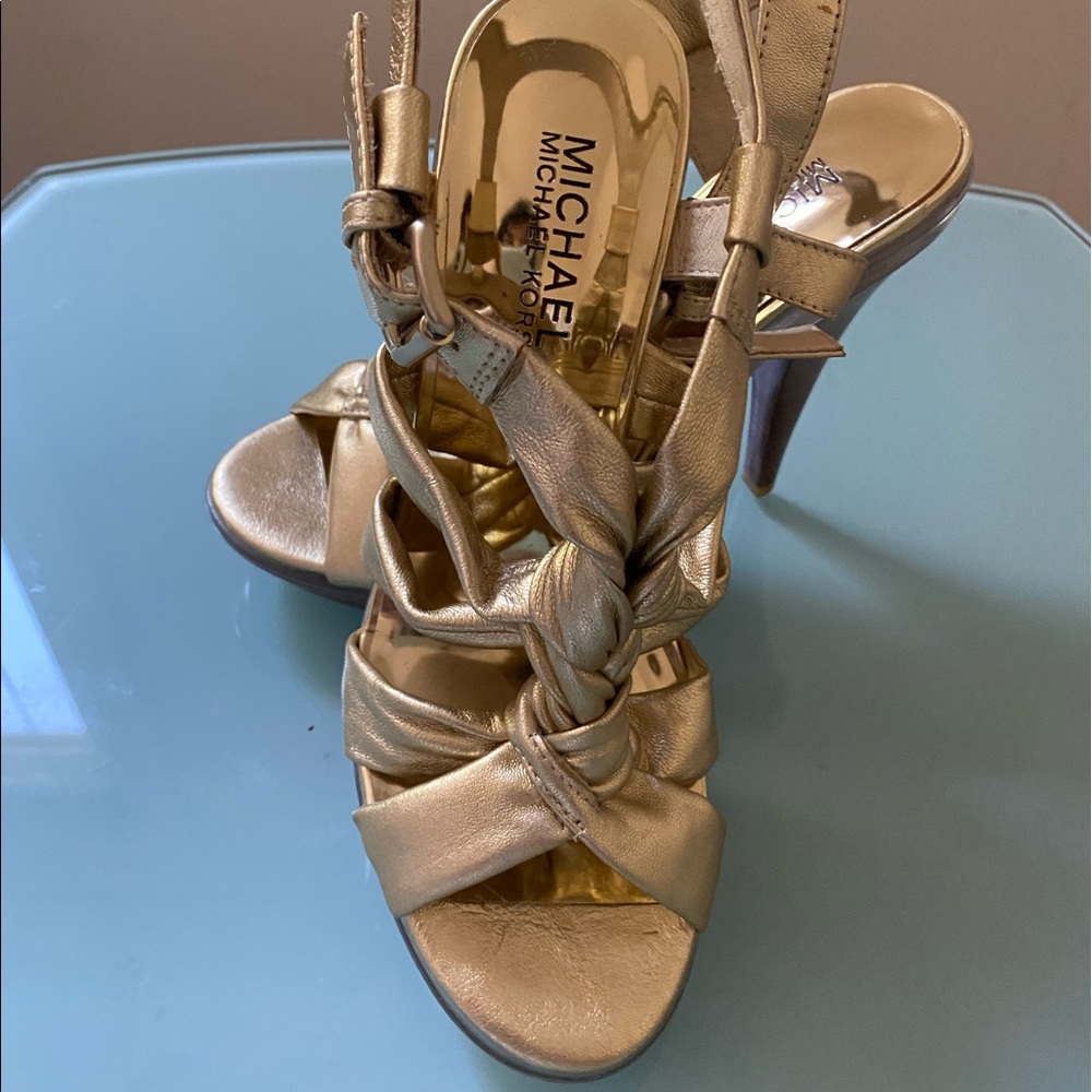 Michael Kors Gold Knot Heels 4 “ Size 6 - Picture 2 of 10